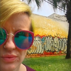 Meet your Posher, Olivia